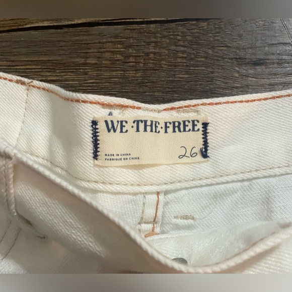 We The Free Free People Shorts 26 NWT New Ivy Mid-Rise Cutoff Denim Boho Ivory - Picture 4 of 10